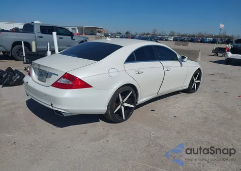 2009 Mercedes-Benz Cls 550 z USA, uszkodzony, nr VIN WDDDJ72X69A153593